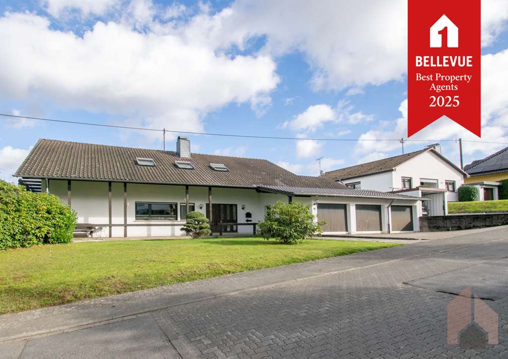 Ankommen und Wohlfühlen - Zweifamilienhaus mit unverbaubarem Weitblick