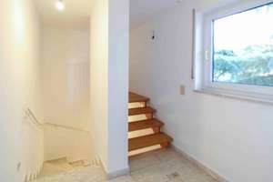 Zweifamilienhaus auf großzügigem Grundstück, sofort bezugsfrei. Heizung 2017 modernisiert!  – Die vollständige Adresse der Immobilie erhältst du vom Anbieter., 81243 Aubing-Süd, München – Vorschaubild 9