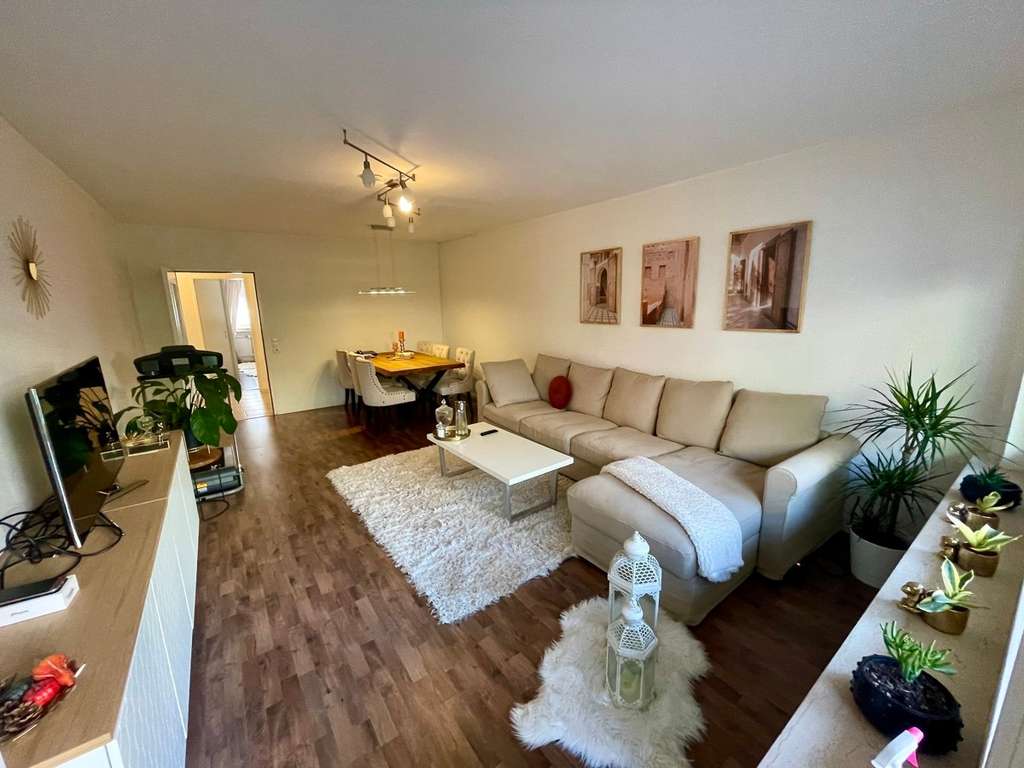 Provisionsfrei: Gepflegte 3-Zimmer-Wohnung mit Terrasse und Tiefgaragenstellplatz in Köln-Weiden