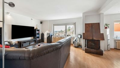 Zuhause ankommen: Großzügige Dachgeschosswohnung mit Kamin und Wohlfühlambiente