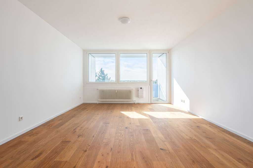 Frisch modernisierte 1 ZKB Wohnung mit gemütlicher Loggia und TG Stellplatz