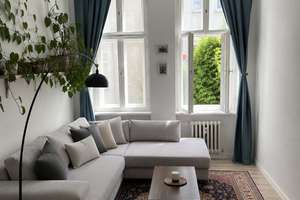 Bright 2-Room Altbau Apartment in Prime Bergmannkiez Location