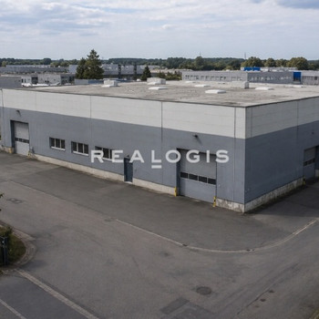 Repräsentative Produktions- und Lagerhalle mit großzügiger Freifläche zu vermieten!
