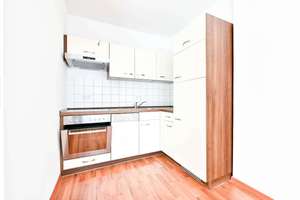 Stilvolle 2-Zimmer-Wohnung in Schloßchemnitz mit Tiefgarage, Balkon, Einbauküche & teilmöbliert – Konradstraße 7, 9113 Schloßchemnitz, Chemnitz – Vorschaubild 2