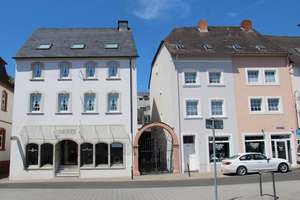 RESERVIERT - 2 attraktive Wohn- & Geschäftshäuser & große Halle – Die vollständige Adresse der Immobilie erhältst du vom Anbieter., 54516 Wittlich – Vorschaubild 1