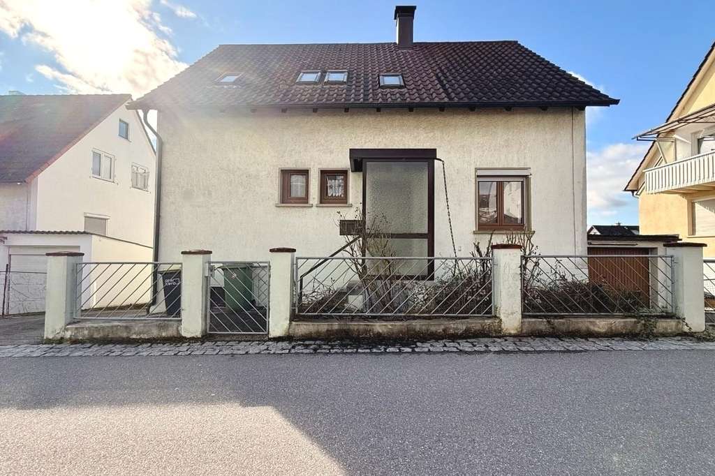 Immobilie in Vaihingen an der Enz - Wohnen mit Panorama und Schlossblick - Zweifamilienhaus mit Entwicklungspotential - Bild 4
