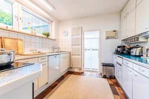 PANORAMABLICK – Stilvolles Haus mit Pool, Garten, Garage und Ausblick in Remshalden – Die vollständige Adresse der Immobilie erhältst du vom Anbieter., 73630 Remshalden – Vorschaubild 14
