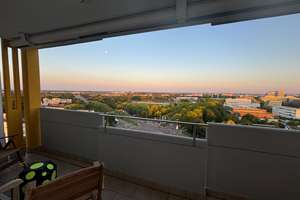 Logenplatz im 12. OG: Urbaner Lifestyle mit Weitblick & eigener Garage