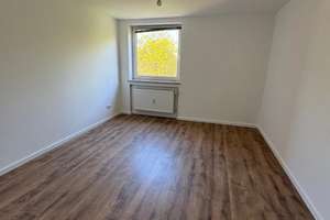 Helle 3-Zimmer-Wohnung im 4. OG mit Balkon in Perlach – Friedrich-Engels-Bogen 25, 81735 Neuperlach, München – Vorschaubild 2