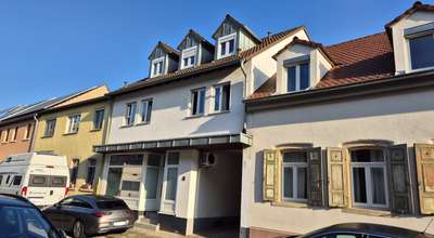 Sonnige Dachgeschosswohnung mit Loggia und Carport in stadtnaher Lage