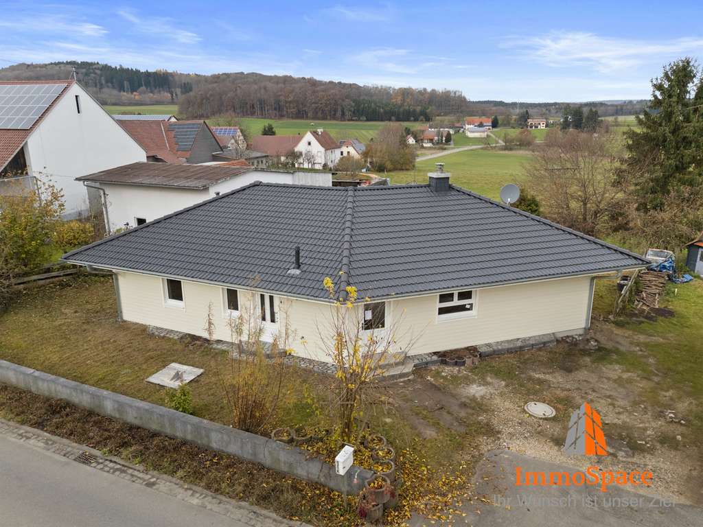 Immobilie in Uttenweiler - IMMOSPACE *** IHR TRAUM VOM WOHNEN - RUHIG GELEGENER BUNGALOW IN IDYLLISCHER ORTSRANDLAGE *** - Bild 0