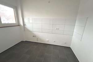 FRISCH SANIERT mit tollem Ausblick und Balkon! – Schwarzenberger Straße 29, 47226 Rheinhausen-Mitte, Duisburg – Vorschaubild 4