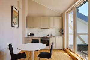 Kompakte Dachgeschosswohnung mit Terrasse und weitem Blick im Wrangelkiez – Wrangelstraße 90, 10997 Kreuzberg, Berlin – Vorschaubild 2