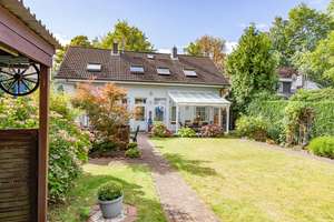 Wie aus dem Bilderbuch:
"Ensemblegeschütztes Zweifamilienhaus mit traumhaftem Gartenbereich"
 – Die vollständige Adresse der Immobilie erhältst du vom Anbieter., 21029 Bergedorf (Ortsteil), Hamburg – Vorschaubild 2