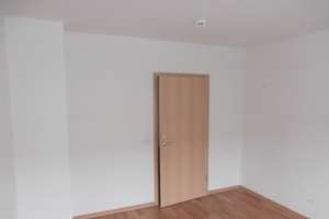 Helle Wohnung mit Balkon und Keller – ideal für Paare – Straße des Friedens 7, 14641 Nauen – Vorschaubild 2