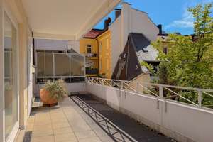 Großzügige 3-Zimmer-Wohnung mit Sonnenterrasse in begehrter Lage der Maxvorstadt mit TG-Stellplatz – Die vollständige Adresse der Immobilie erhältst du vom Anbieter., 80799 Universität, München – Vorschaubild 1
