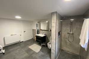 Erstbezug nach Sanierung: exklusives und großes 7-Zimmer-Haus in Schwandorf
TEL 015255889134 – Prissath 20, 92421 Schwandorf (Kreis) – Vorschaubild 18