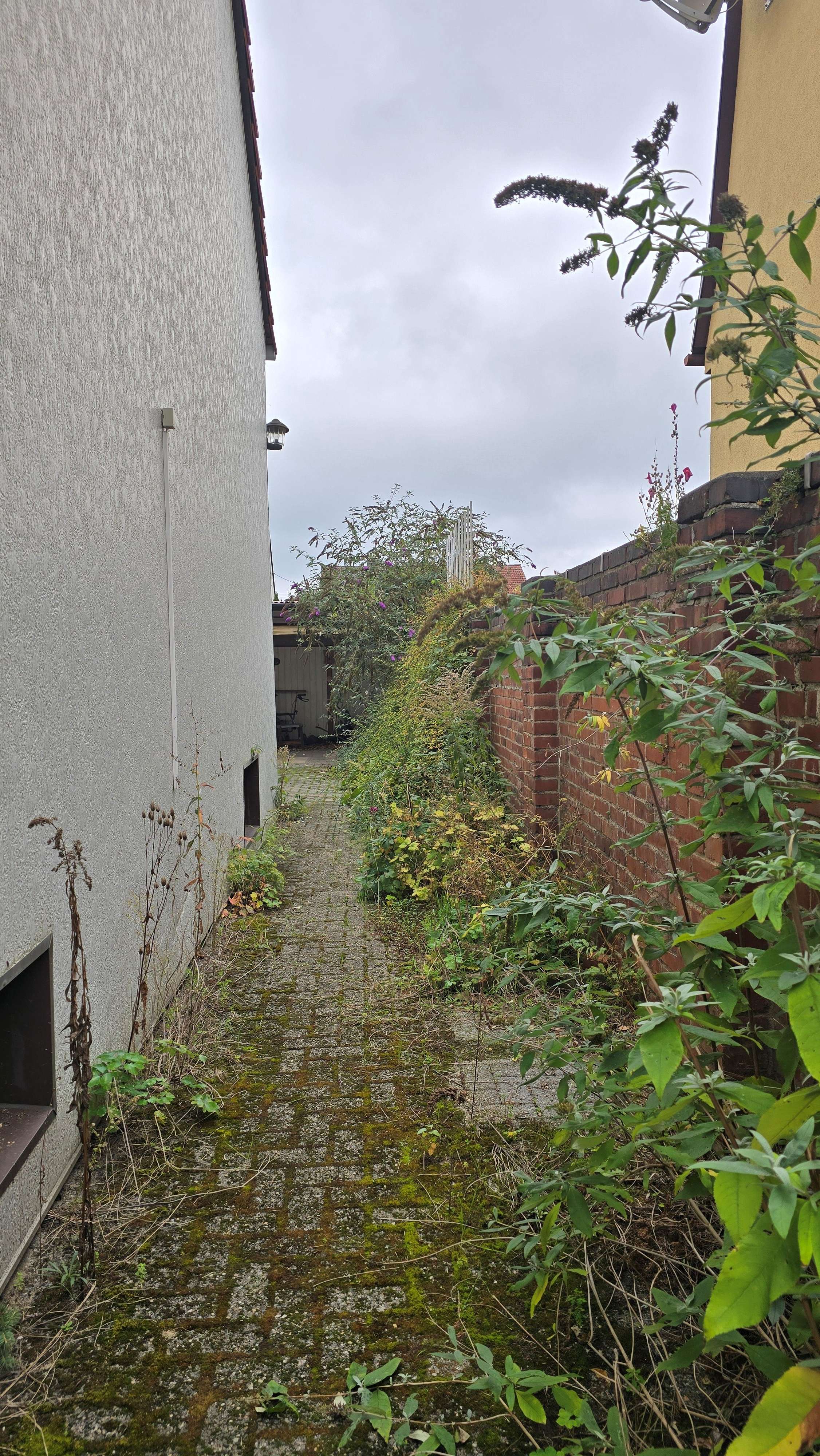 Doppelhaushälfte mit viel Potenzial auf 489 m² Grundstück, Dessau Roßlau – Bild 2