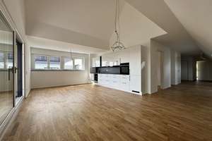 Neubau: Moderne 3 Zimmer Wohnung im Dachgeschoss mit Einbauküche und TG-Stellplatz in Ulm/Lehr! – Straubstraße 10-2, 89081 Lehr, Ulm – Vorschaubild 1
