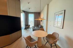 FOUR: Möbliertes Apartment mit Mainblick – 60315 Innenstadt, Frankfurt am Main – Vorschaubild 2