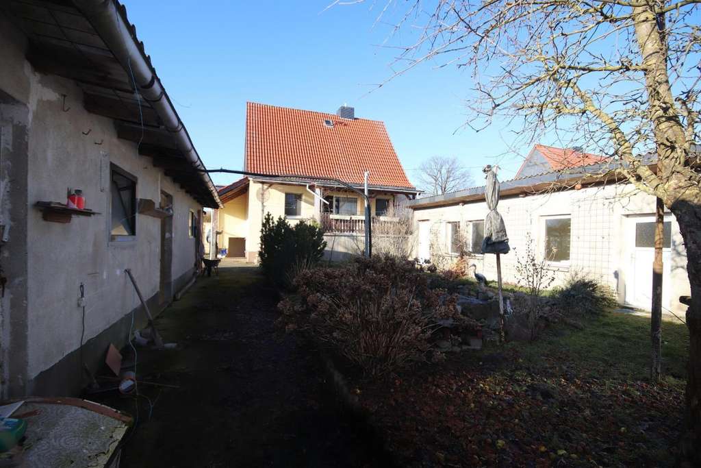 Immobilie in Diesdorf - Dieses Einfamilienhaus ist in Massivbauweise mit viel Nebengebäude - Bild 4