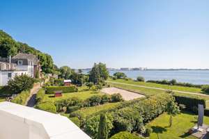 Altbau-Villa in Blankenese mit Panoramablick auf die Elbe und Aufzug auf allen Ebenen – Die vollständige Adresse der Immobilie erhältst du vom Anbieter., 22587 Blankenese, Hamburg – Vorschaubild 9