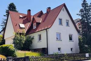 PROVISIONSFREI: Zweifamilienhaus in familienfreundlicher Lage von Coburg-Scheuerfeld. Sofort frei.