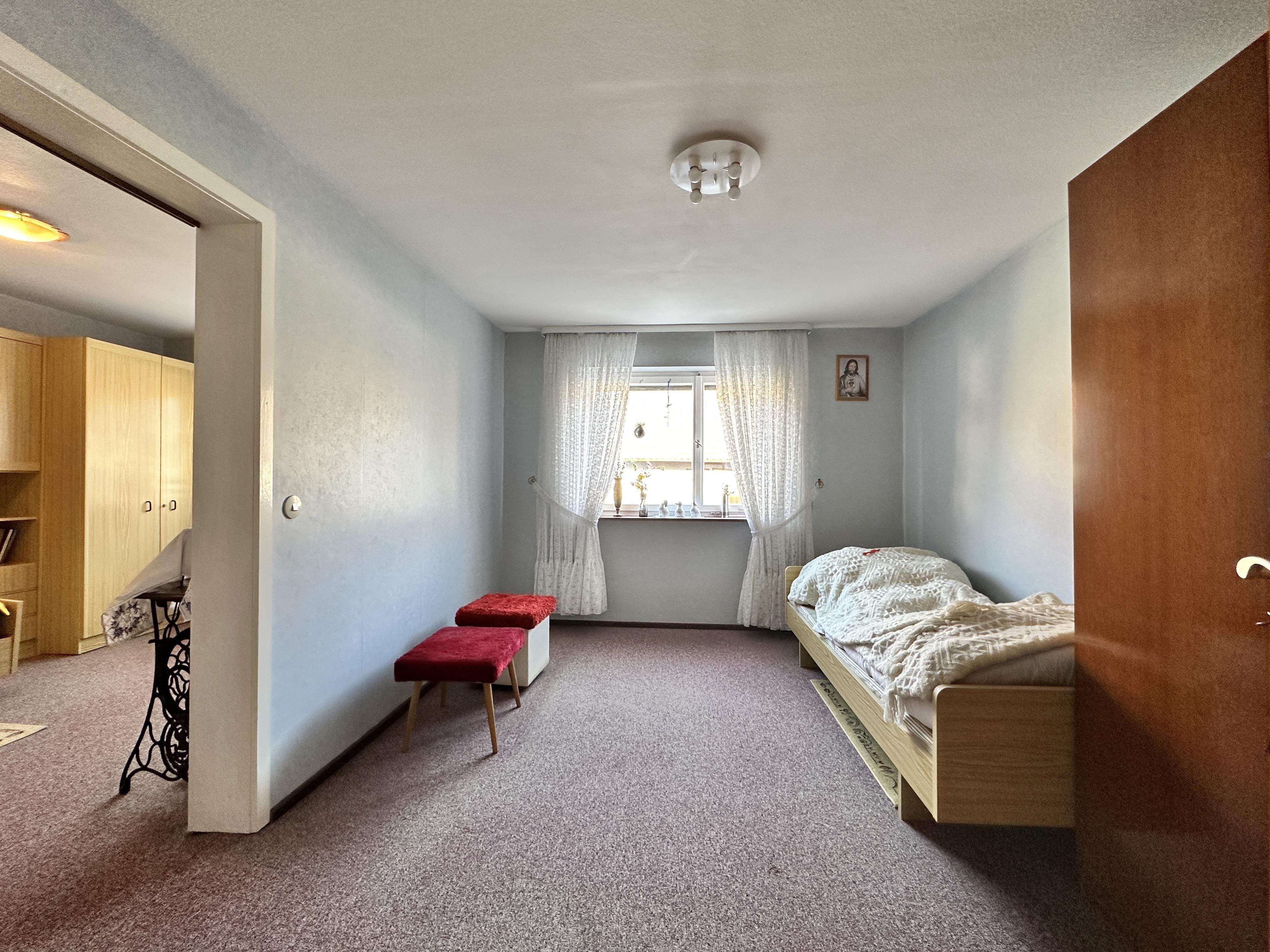 Immobilie in Külsheim - Wohnhaus mit Nebengebäude und Scheune in zentraler Lage von Hundheim
 - Bild 6