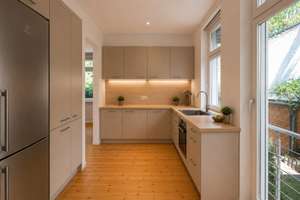 Repräsentative Altbauarchitektur-118m2 auf zwei Ebenen hochwertig modernisiert, sofort bezugsfertig! – Die vollständige Adresse der Immobilie erhältst du vom Anbieter., 12161 Friedenau, Berlin – Vorschaubild 3