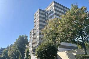 Freie 2-Zi.-Whg. mit Balkon + Aussicht, 6. OG, Aufzug, Stellplatz i. Freien