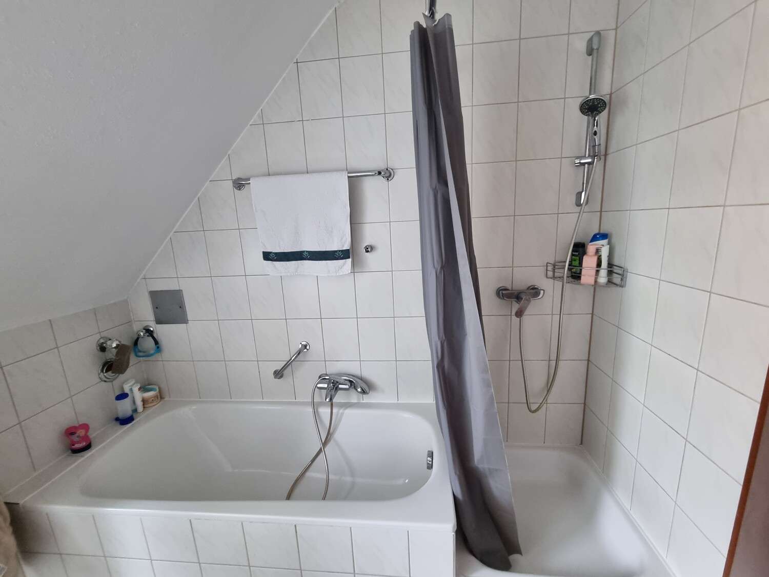 Immobilie in Altdorf bei Nürnberg - 4-Zimmer-DG-Maisonette-ETW mit Loggia, großer Garage und Stellplatz in zentraler Altdorf-Wohnlage - Bild 4