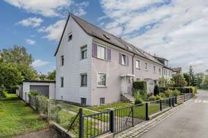 Gepflegtes Reihenendhaus mit PV-Anlage, Garage und ausgebautem Dachgeschoss in gewachsener Wohnlage – Die vollständige Adresse der Immobilie erhältst du vom Anbieter., 73730 Oberesslingen, Esslingen am Neckar – Vorschaubild 3