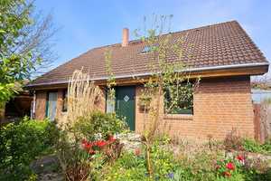 Gepflegtes Einfamilienhaus mit viel Platz und liebevoll angelegtem Nutzgarten in beliebter Wohnlage – Ostholstein (Kreis) – Vorschaubild 1