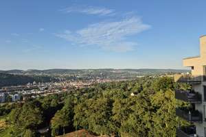 Beste Aussichten: Exklusive 2-Raum-Panorama-Wohnung mit hochwertiger Einbauküche und TG-Stellplatz