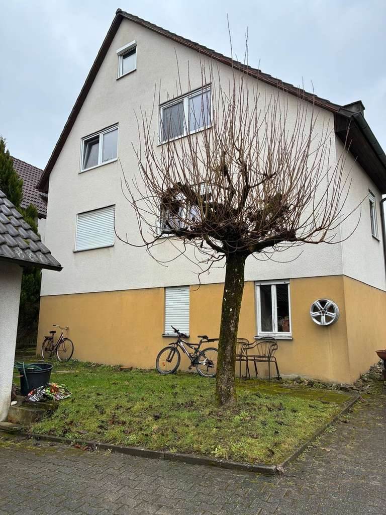 Immobilie in Rudersberg - Freistehendes 2-Familienhaus mit Garagen und unerschlossenem Baugrundstück - Bild 1