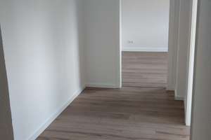 Schöne, teilrenovierte 2 Raum DG - Wohnung in zentraler Lage