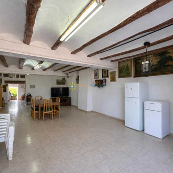 Dorfhaus mit großem Potenzial in Bufali