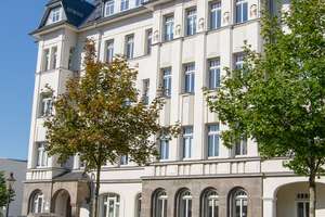 Dachgeschosswohnung mit Balkon an der Küche - Bad mit Wanne