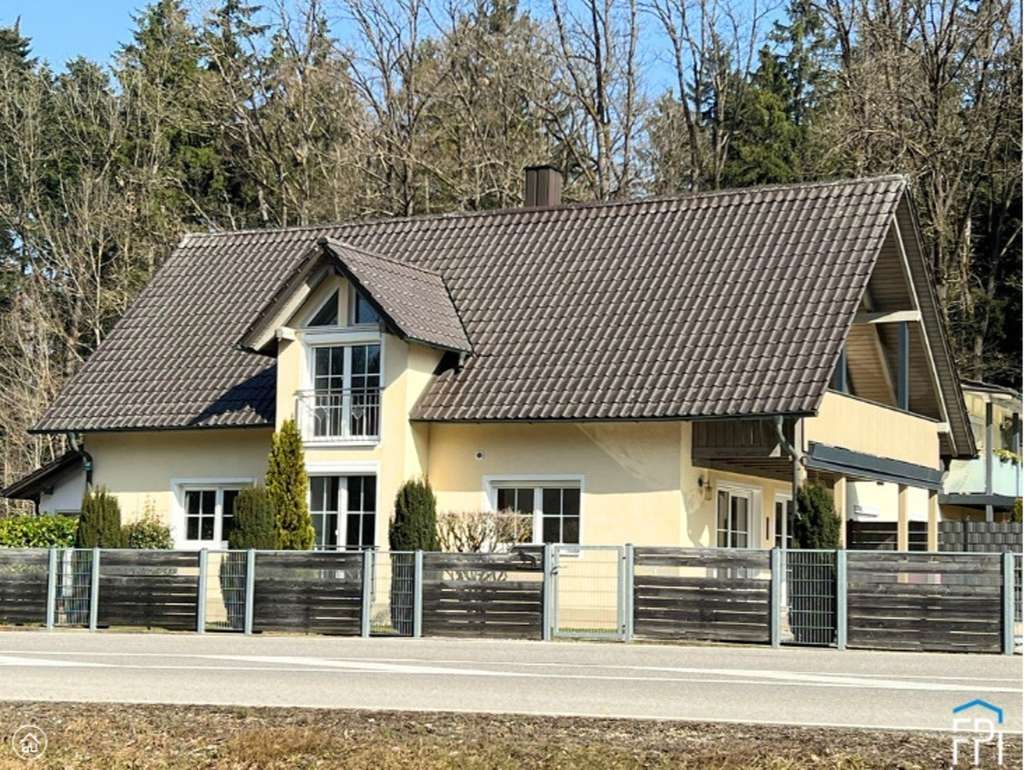 Immobilie in Ihrlerstein - Charmantes Einfamilienhaus in Ihrlerstein mit Garagen- und Werkstattgebäude - Bild 1