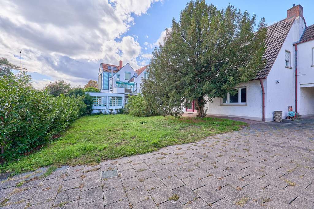 Immobilie in Schifferstadt - 4-Zimmer-Dachgeschosswohnung mit Garten und Garage in gepflegtem 2FH! - Bild 1