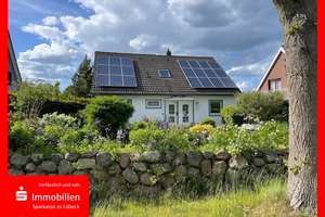 Exklusives Wohnen an der Ostsee – Stilvolles Einfamilienhaus im Herzen von Scharbeutz – Die vollständige Adresse der Immobilie erhältst du vom Anbieter., 23683 Scharbeutz – Vorschaubild 1
