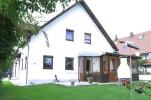Gepflegtes Einfamilienhaus mit Nebengebäuden – Landshut (Kreis) – Vorschaubild 1
