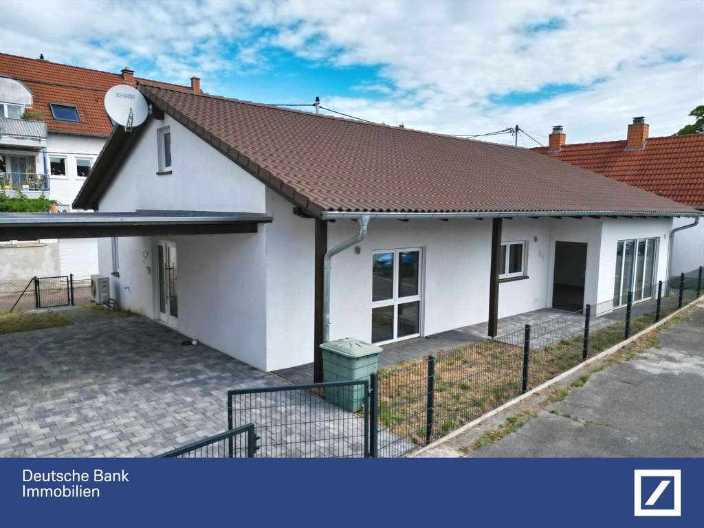 Barrierefreier Bungalow mit Wärmepumpe, Carport & Anbau – Baujahr 2019