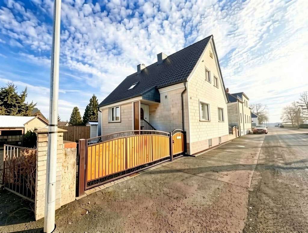 Immobilie in Altenhausen - Gepflegtes Einfamilienhaus in Altenhausen inkl. Garage und Platz für die Familie! Provisionsfrei! - Bild 0