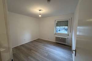 Renovierte 4-Zimmer-Wohnung mit neuer Einbauküche und Gemeinschaftsterrasse in Nbg. frei ab 09/2026 – Die vollständige Adresse der Immobilie erhältst du vom Anbieter., 90478 Glockenhof, Nürnberg – Vorschaubild 2