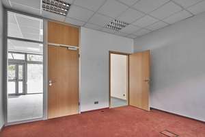 Schönes Wohnhaus mit Ladenfläche in zentraler Lage – Brunhildestraße 20, 61389 Schmitten – Vorschaubild 8