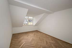 Traumhafte Dachgeschoss-Maisonettenwohnung mit Fußboheizung, Balkon und Parkett !  – Tschaikowskistraße 70, 9130 Sonnenberg, Chemnitz – Vorschaubild 8