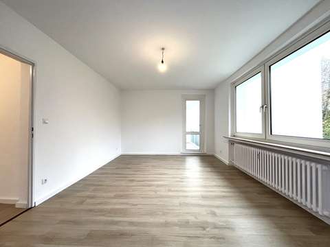 Renovierte 3-Zimmer Etagenwohnung in beliebter Wohngegend mit Balkon und Garagenstellplatz shops