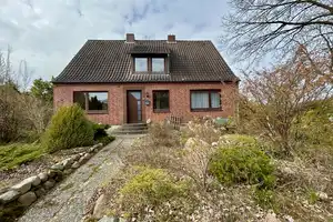 Freistehendes Einfamilienhaus mit 6 Zimmern im Herzen von Bispingen zu verkaufen – Heidekreis – Vorschaubild 1