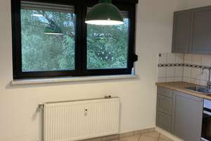 Ruhig gelegene Dachgeschosswohnung mit neuwertiger Einbauküche, Morgensonne und guter Anbindung